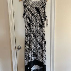 Black and white sleeveless dress